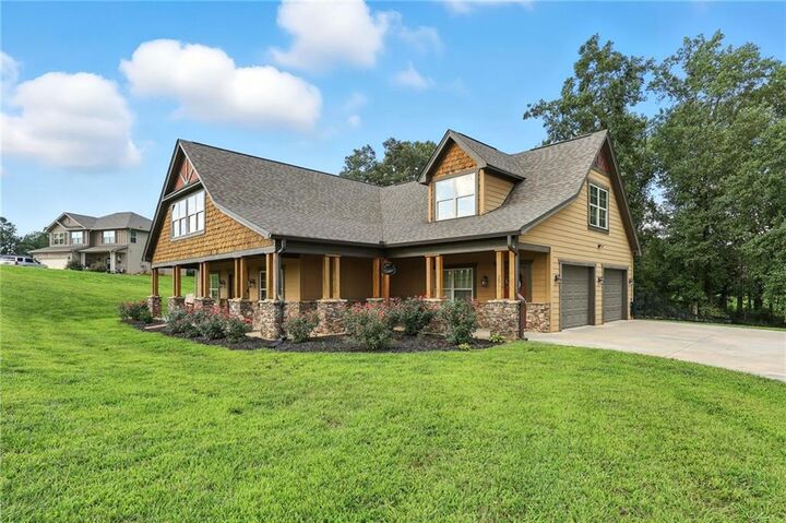 Property Photo:  5911 Bent Tree Way  GA 30527 