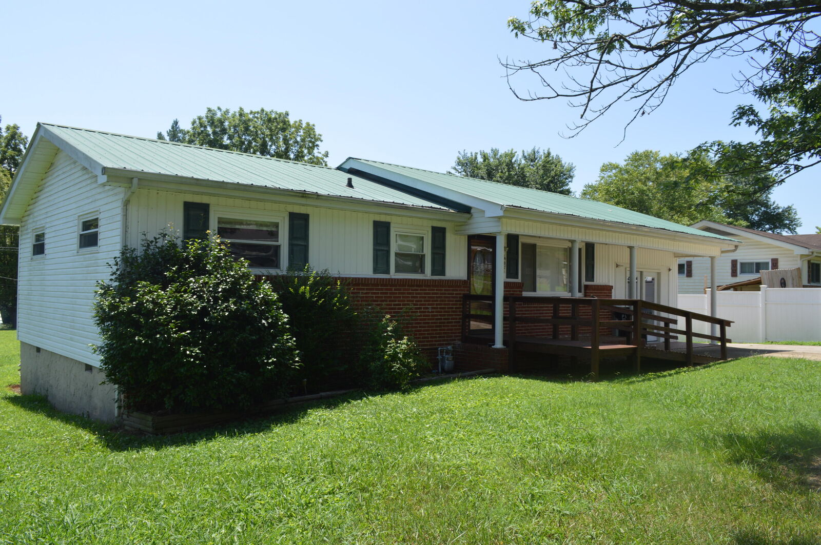 Property Photo: 407 Standifer Circle TN 37327