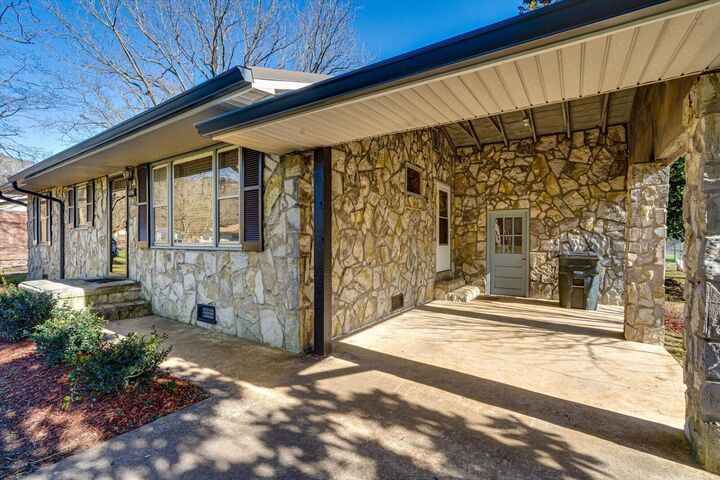 Property Photo:  1106 Dennis Avenue  TN 37347 