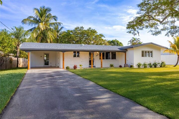 Property Photo:  3400 NE 17th Way  FL 33334 