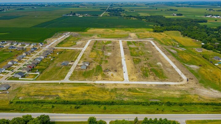 Property Photo:  1105 Willow Drive  IA 50124 