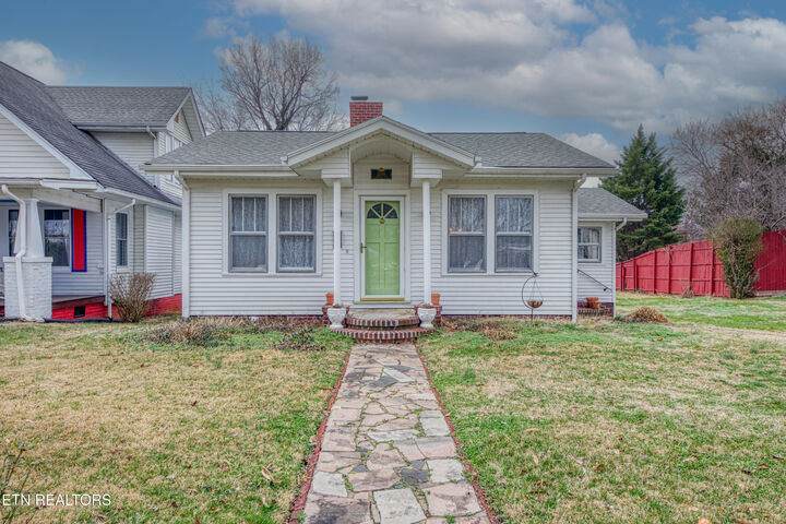 Property Photo:  2009 Fairmont Boulevard  TN 37917 