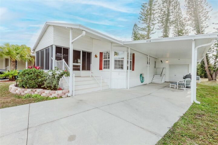 Property Photo:  2100 Kings Highway 1006  FL 33980 