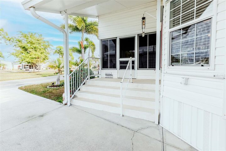 Property Photo:  2100 Kings Highway 1006  FL 33980 