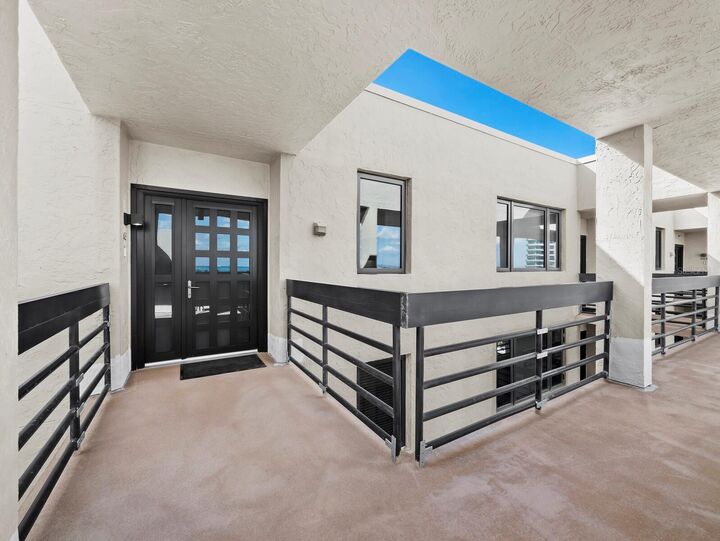 Property Photo:  1135 Gulf Of Mexico Drive 605  FL 34228 