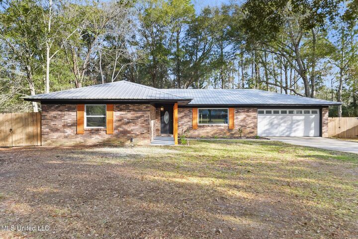 Property Photo:  2706 Rolling Meadows Road  MS 39553 