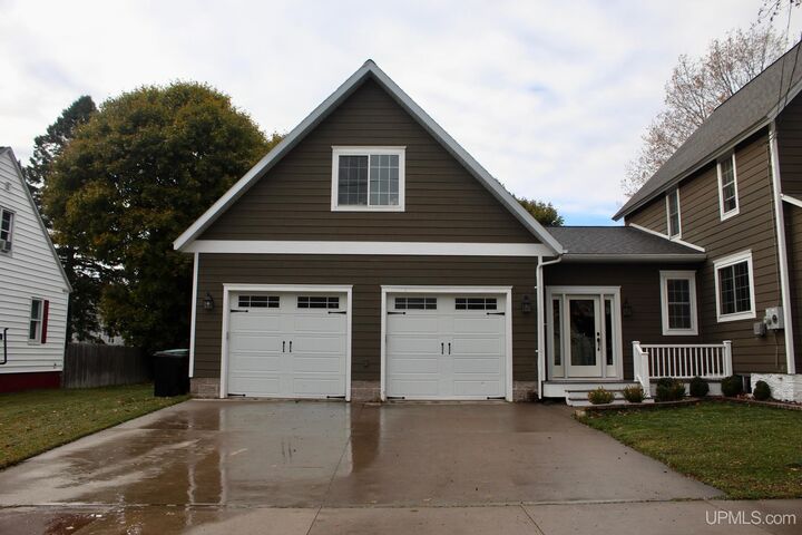 Property Photo: 415 Kearsarge Street MI 49913