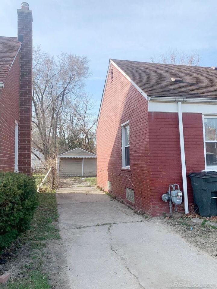 Property Photo:  16476 Fairmount Drive  MI 48205 