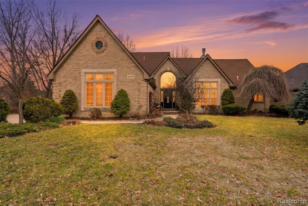 Property Photo:  42739 Pond View Drive  MI 48314 3861 