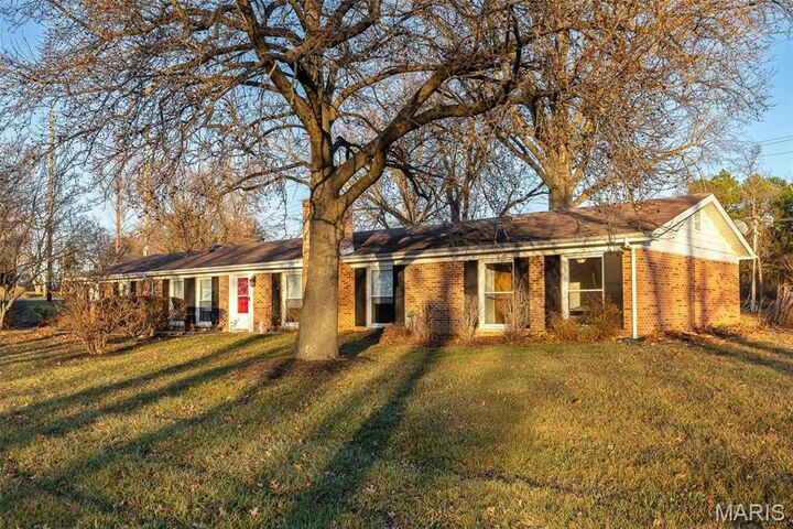 Property Photo:  404 Conway Gardens Lane  MO 63141 