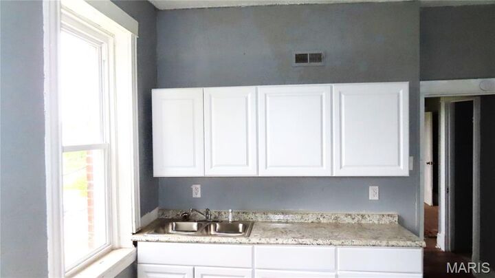 Property Photo: 3018 N Vandeventer Avenue MO 63107