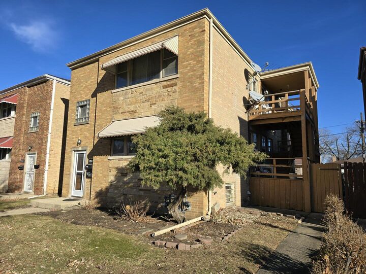 Property Photo:  7631 N Knox Avenue  IL 60076 