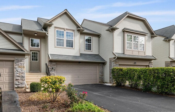 Property Photo:  533 Metropolitan Street  IL 60502 