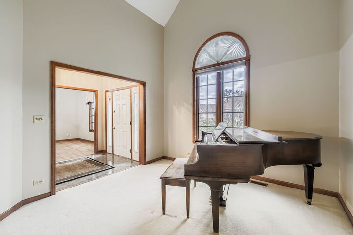 Property Photo:  845 Harmon Boulevard  IL 60169 