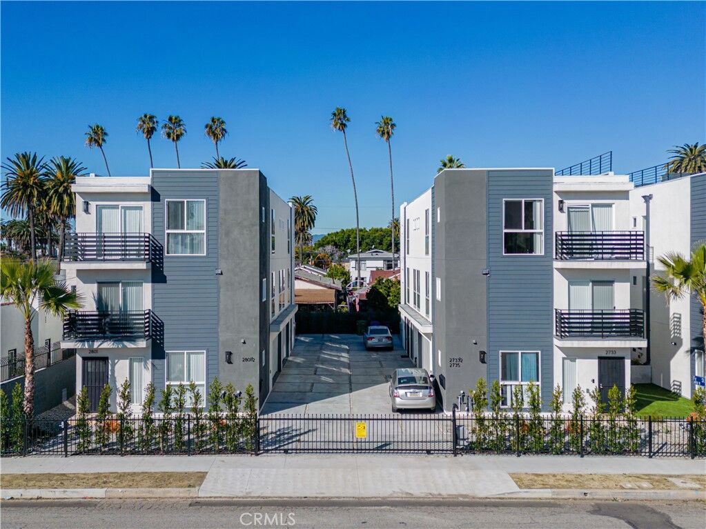 Property Photo: 2727 S La Brea Avenue 1/2 CA 90016