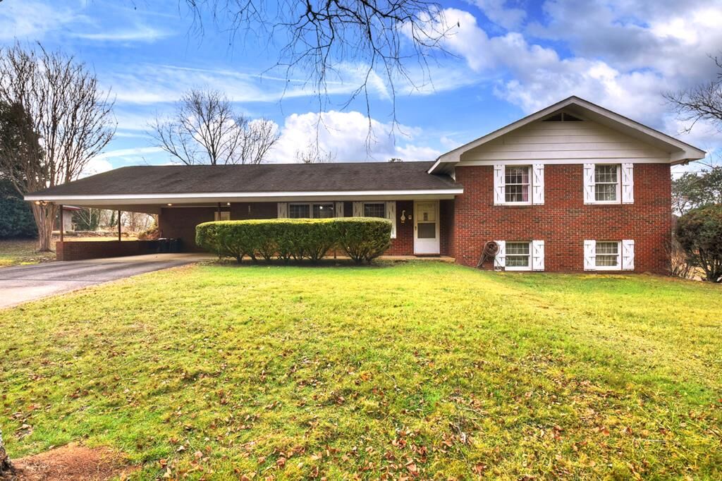 Property Photo:  330 Colonial Avenue  TN 37317 