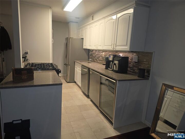 Property Photo:  150 Overlook Avenue 10H  NJ 07601 