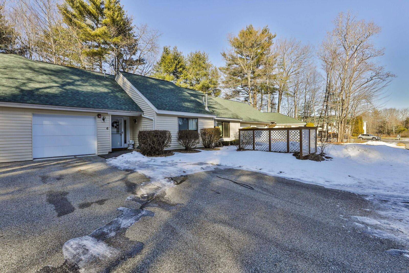 Property Photo:  6 Dogwood Court  NH 03811 