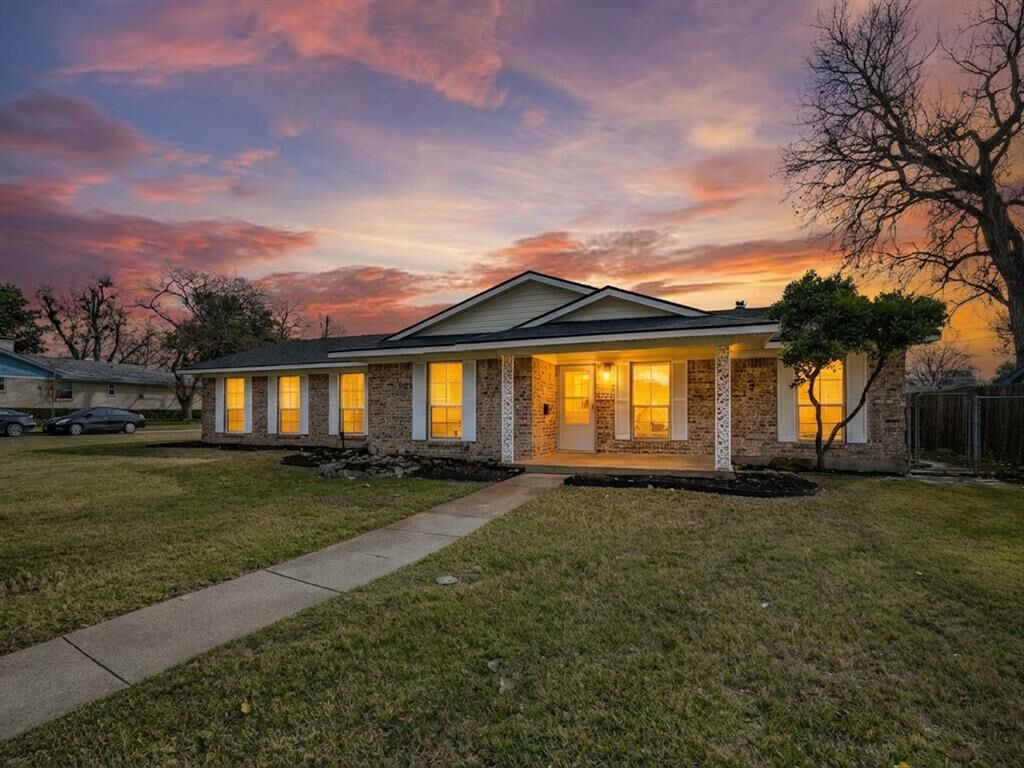Property Photo:  3838 Crestpark Drive  TX 75244 