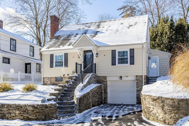Property Photo: 23 Tiverton Parkway MA 01602