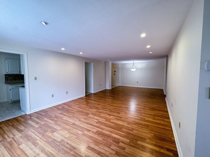 Property Photo:  10 Ledgewood Way 18  MA 01960 