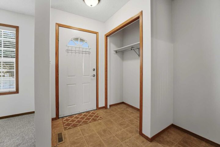 Photo de la propriété:  2 Davis Close  AB T4R 2L4 