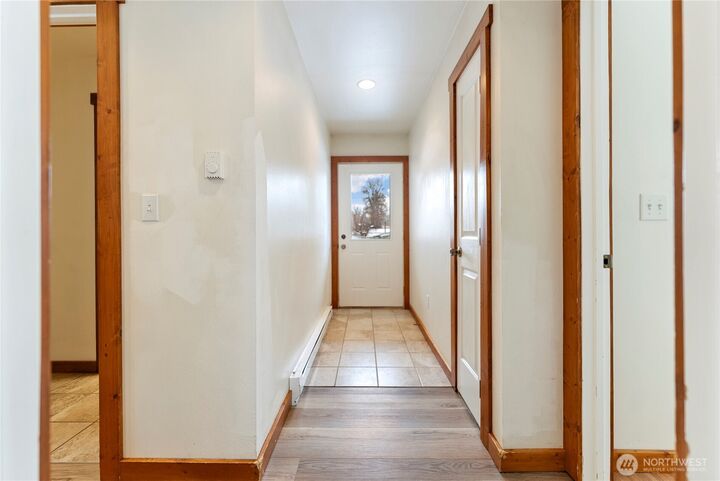 Property Photo:  203  Washington St  WA 98862 