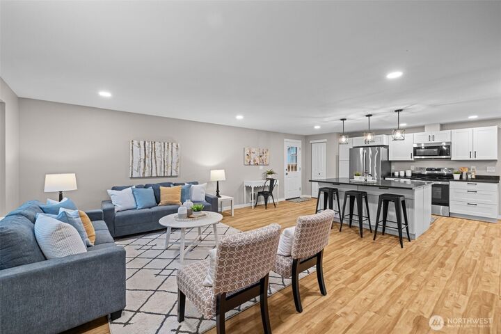 Property Photo:  211  Taylor St  WA 98290 