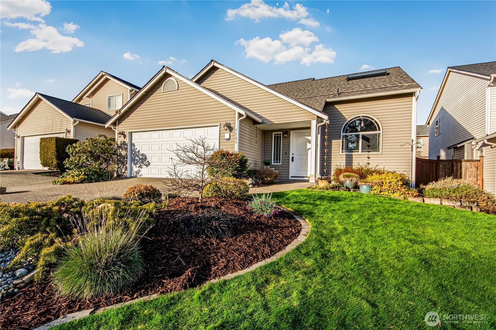 Property Photo:  7525  195th Street Ct E  WA 98387 