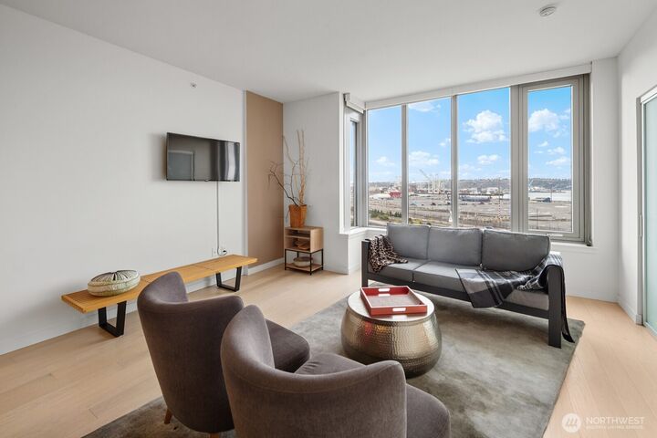 Property Photo:  590  1st Avenue S 901  WA 98104 