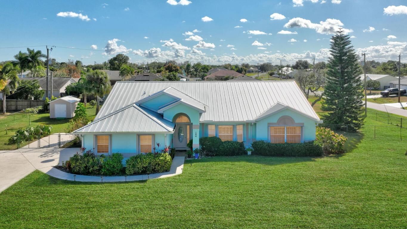 Property Photo:  184 SW Uneeda Place  FL 34953 