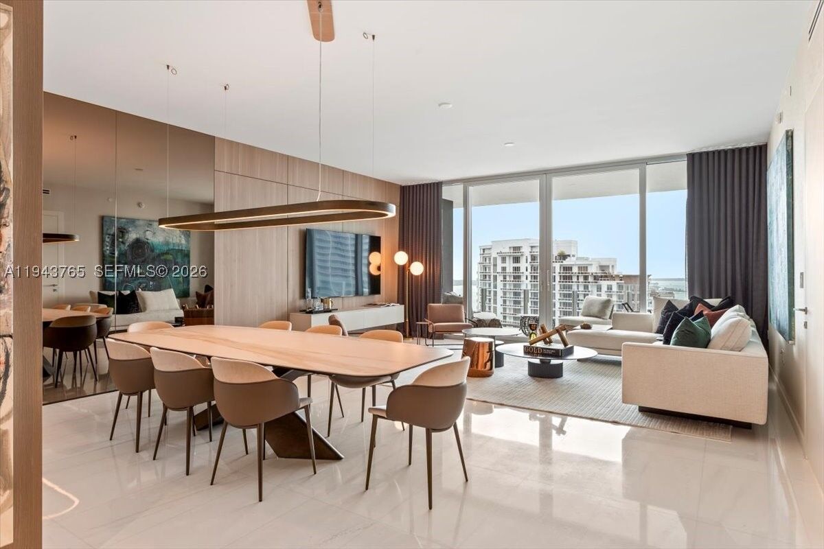 Property Photo:  300 Biscayne Blvd Way 3403  FL 33131 