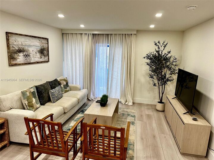 Property Photo: 400 Kings Point Dr 1517 FL 33160