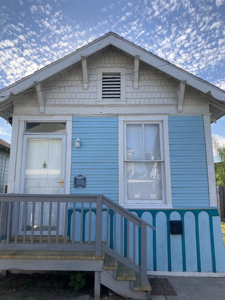 Property Photo:  1312 26th Street Rear  TX 77550 