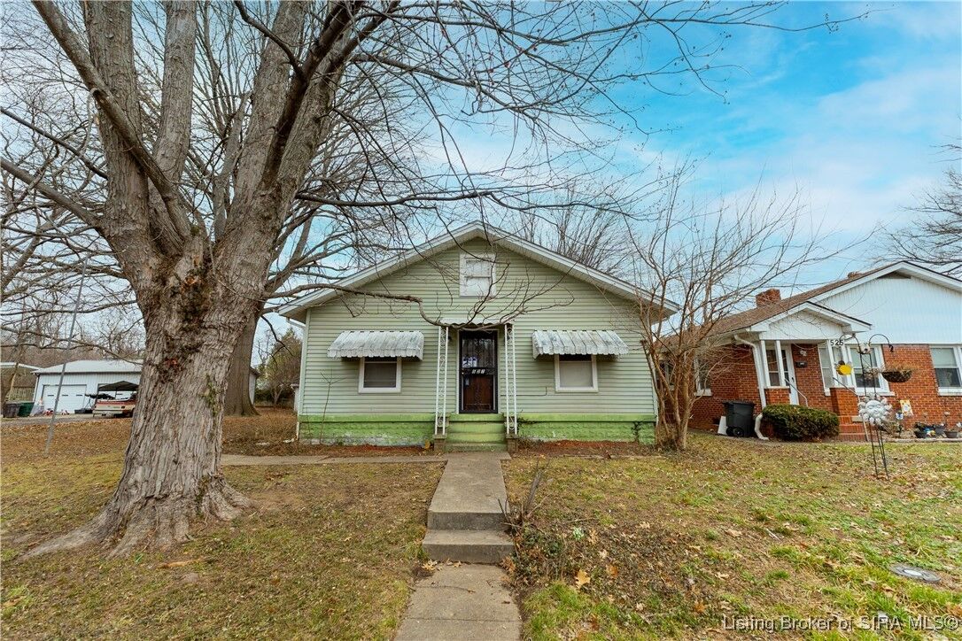 Property Photo:  527 W Stansifer Avenue  IN 47129 