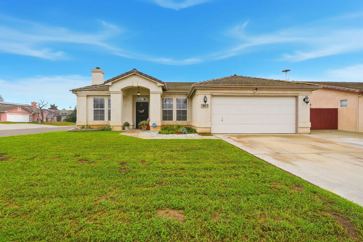 Property Photo:  1865 W Wall Avenue  CA 93257 