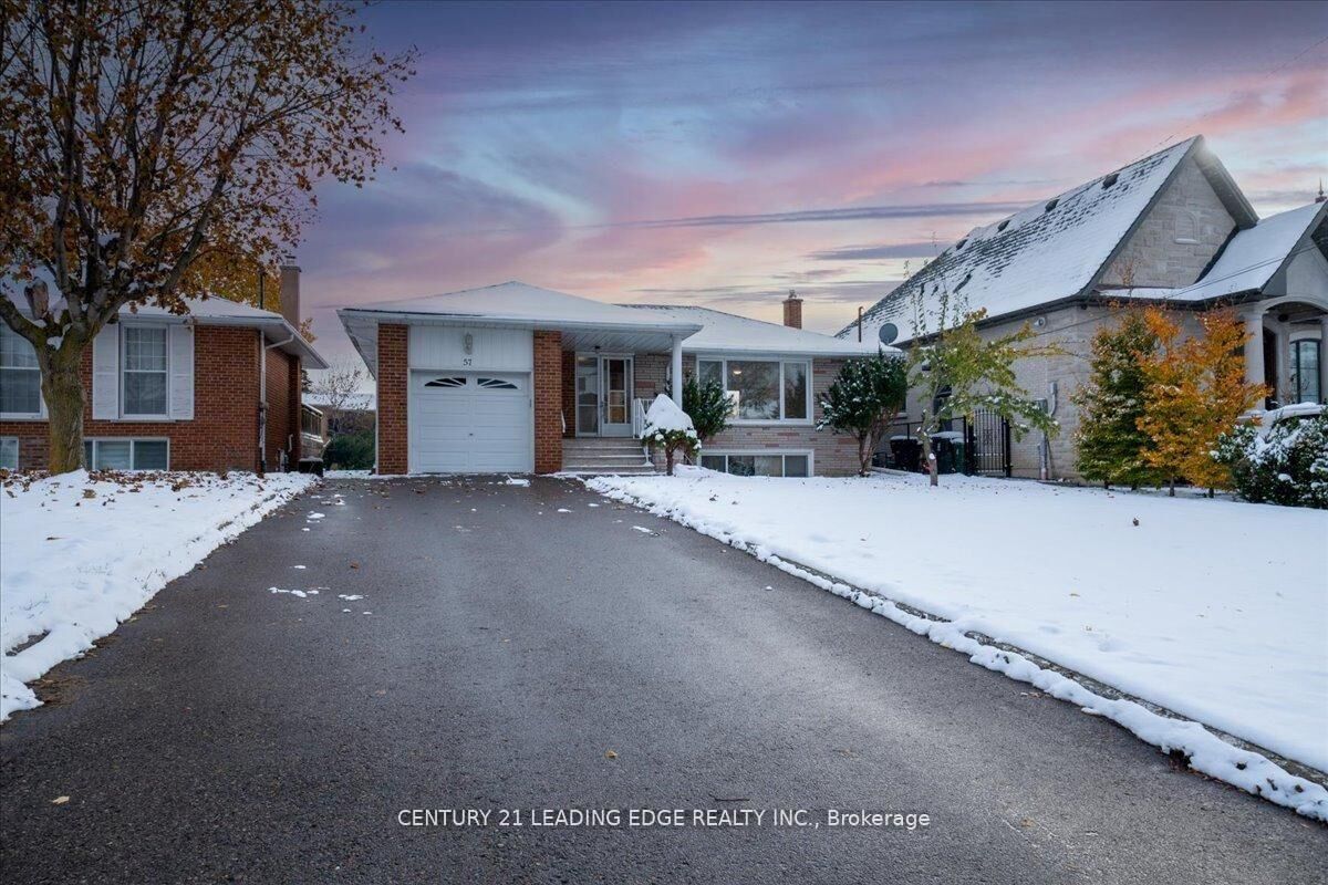 Photo de la propriété:  57 Anewen Drive Main  ON M4A 1R9 