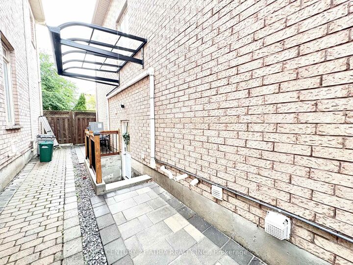 Property Photo:  335 Shirley Drive Bsmt  ON L4S 2N6 