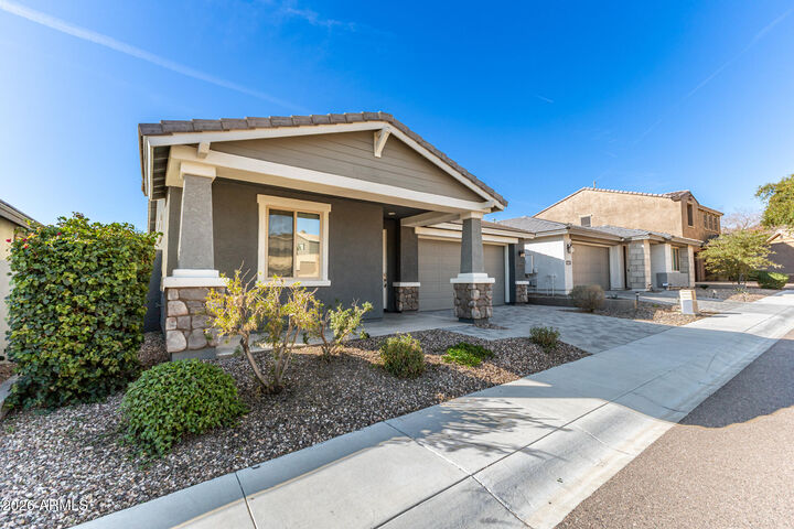 Property Photo:  735 E Marblewood Way  AZ 85048 