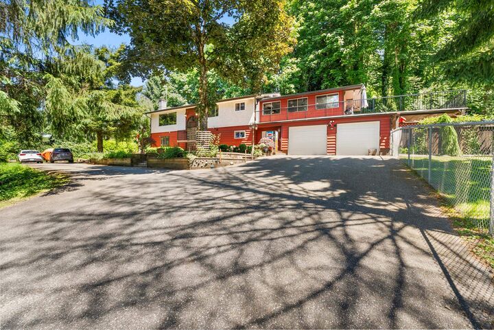194 Clovermeadow Crescent — photo 1