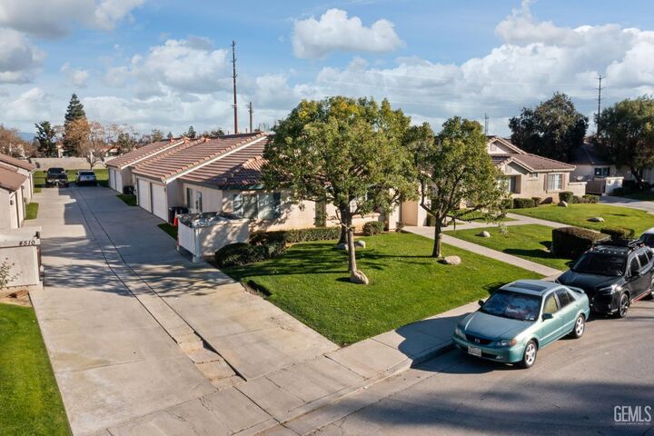 Property Photo:  4506 Pebble Creek Drive  CA 93312 