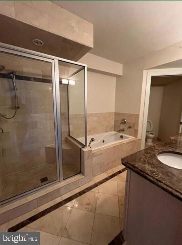 Property Photo:  1325 N Pierce Street 402  VA 22209 