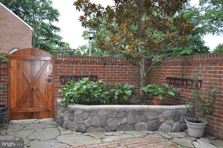 Property Photo:  1210 W Abingdon Drive  VA 22314 