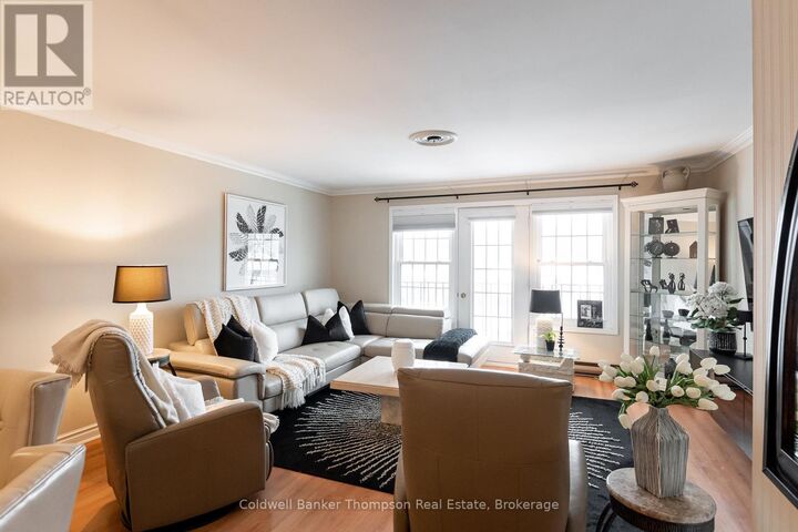 Property Photo:  44 King William Street 2  ON P1H 1G3 