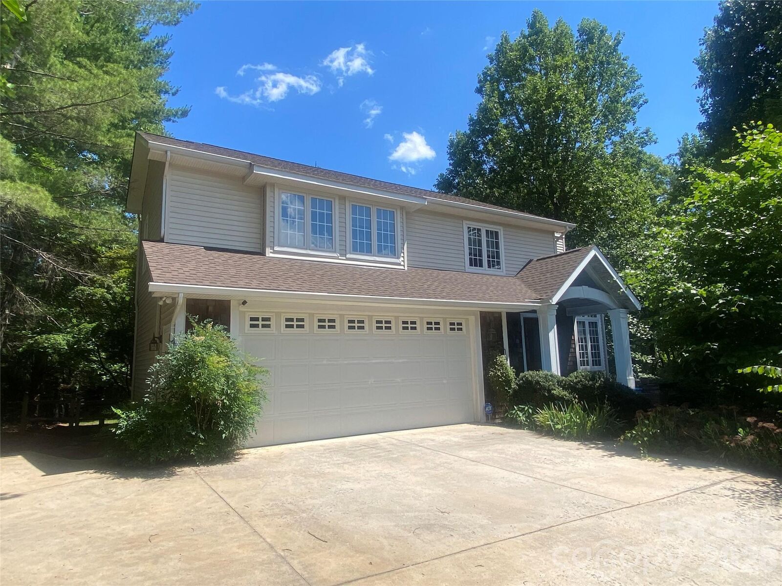 Property Photo: 1726 Waterford Way NC 28655