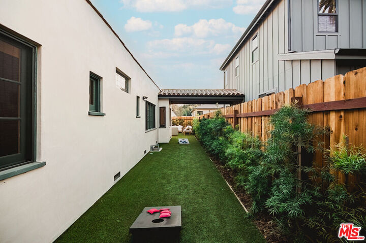 Property Photo: 11026 Hortense St CA 91602