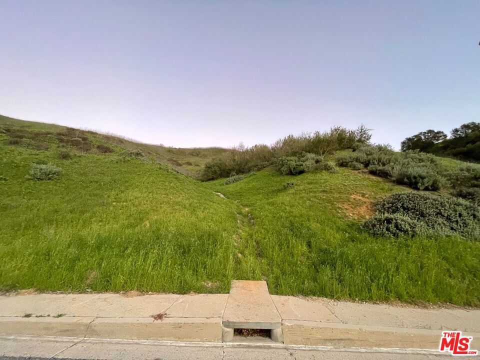 Property Photo:  27306 Oak Summit Rd  CA 91301 