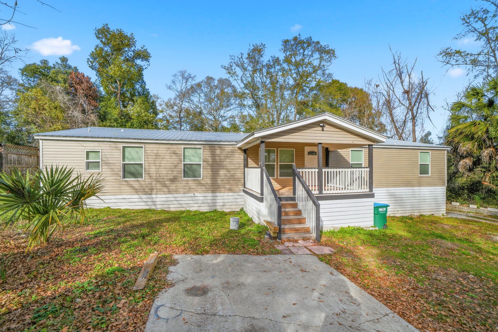 Property Photo:  307 E Pennsylvania Avenue  FL 32425 