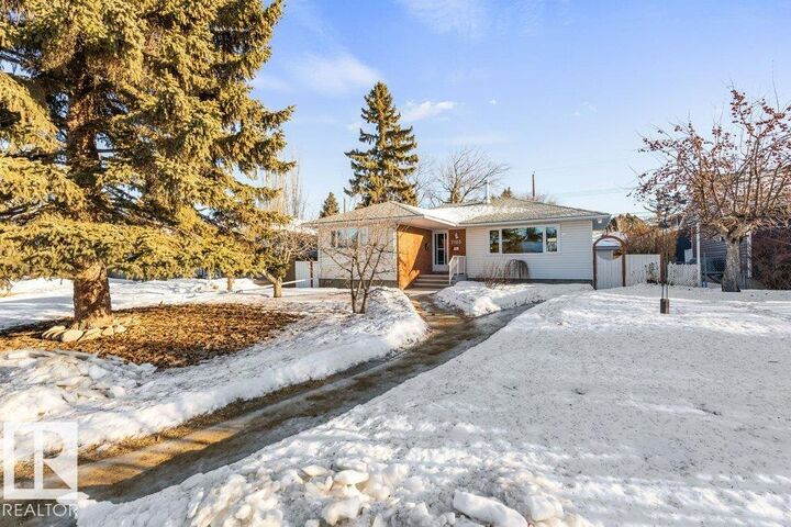 Photo de la propriété:  7123 82 Street NW  AB T6C 2W9 