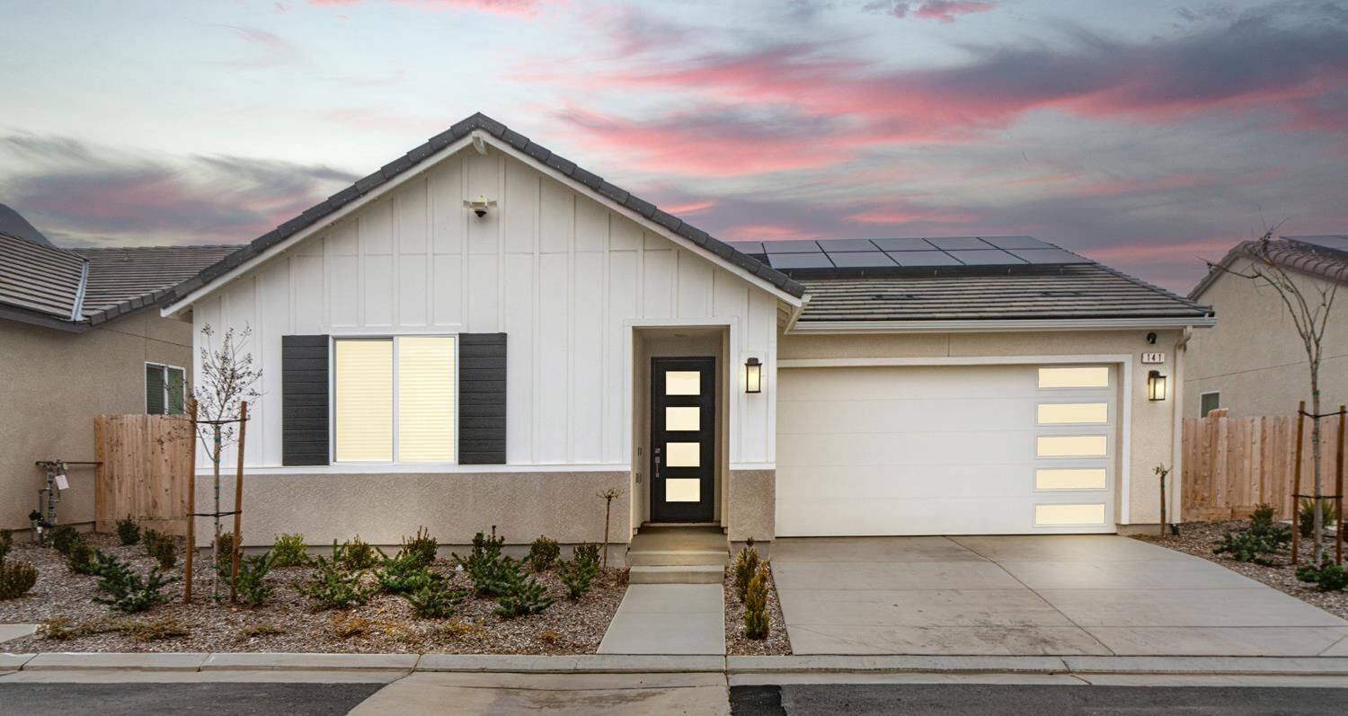 Property Photo:  141 Reunion Way S  CA 93636 